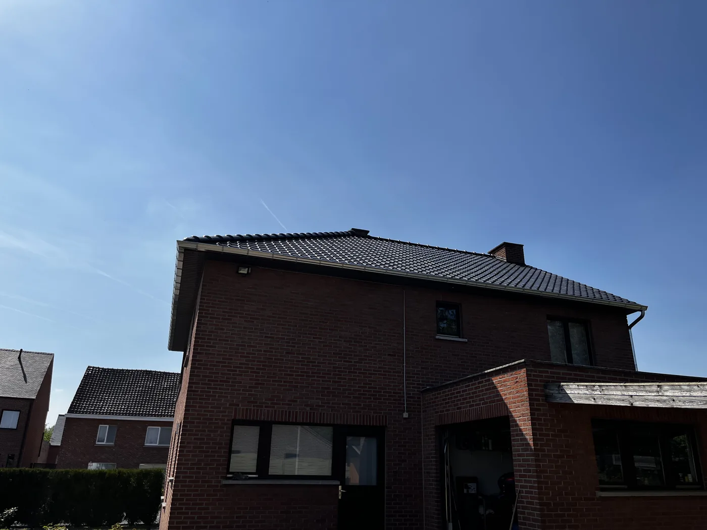 Nieuw pannendak met zinken goten en deceuninck oversteken
