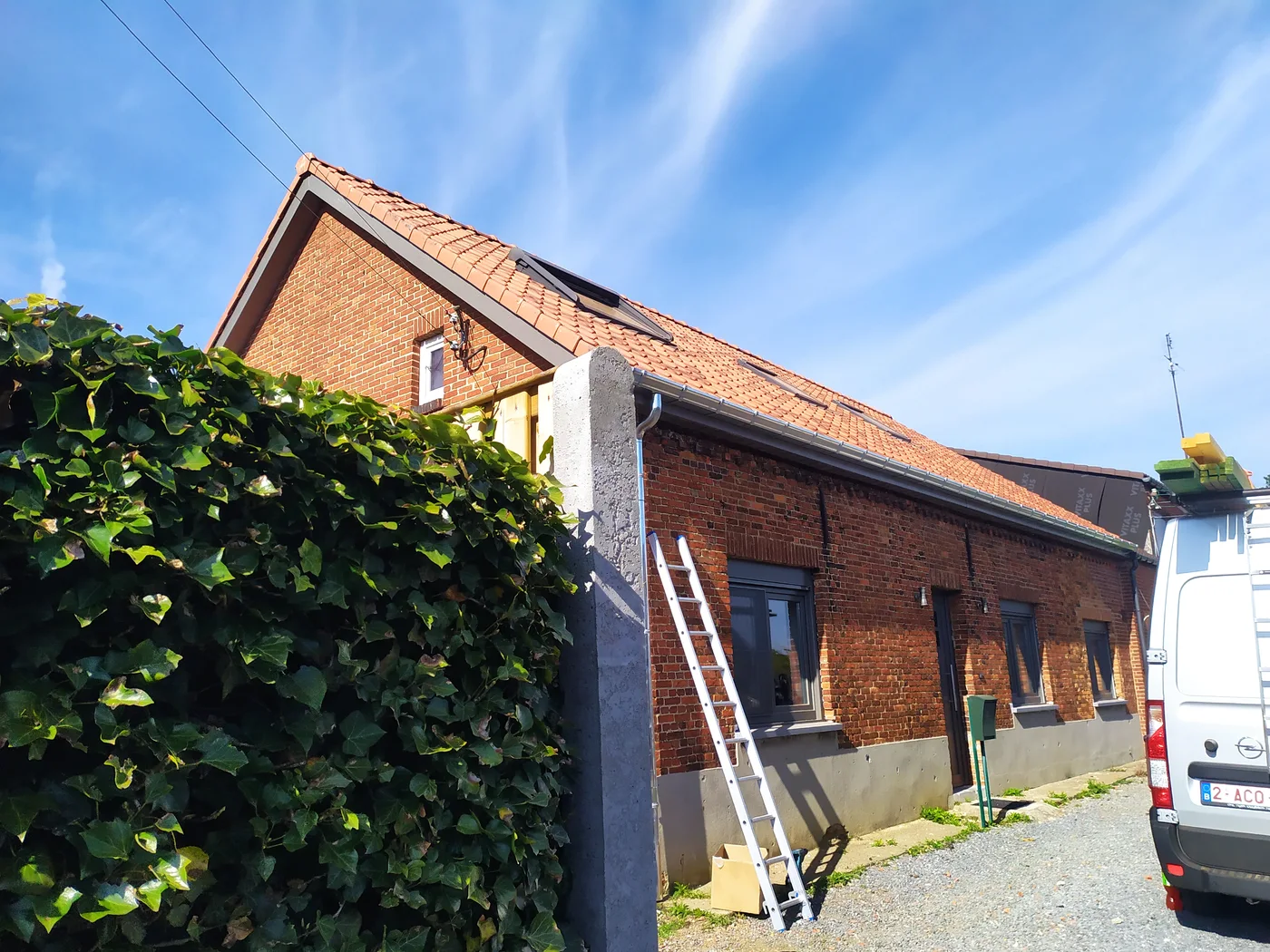 Rood pannendak in Tessenderlo-ham met Veluxen