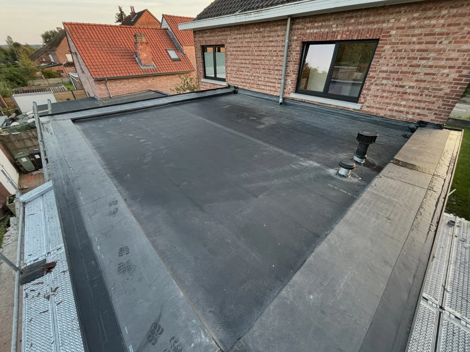 Nieuw plat dak met EPDM